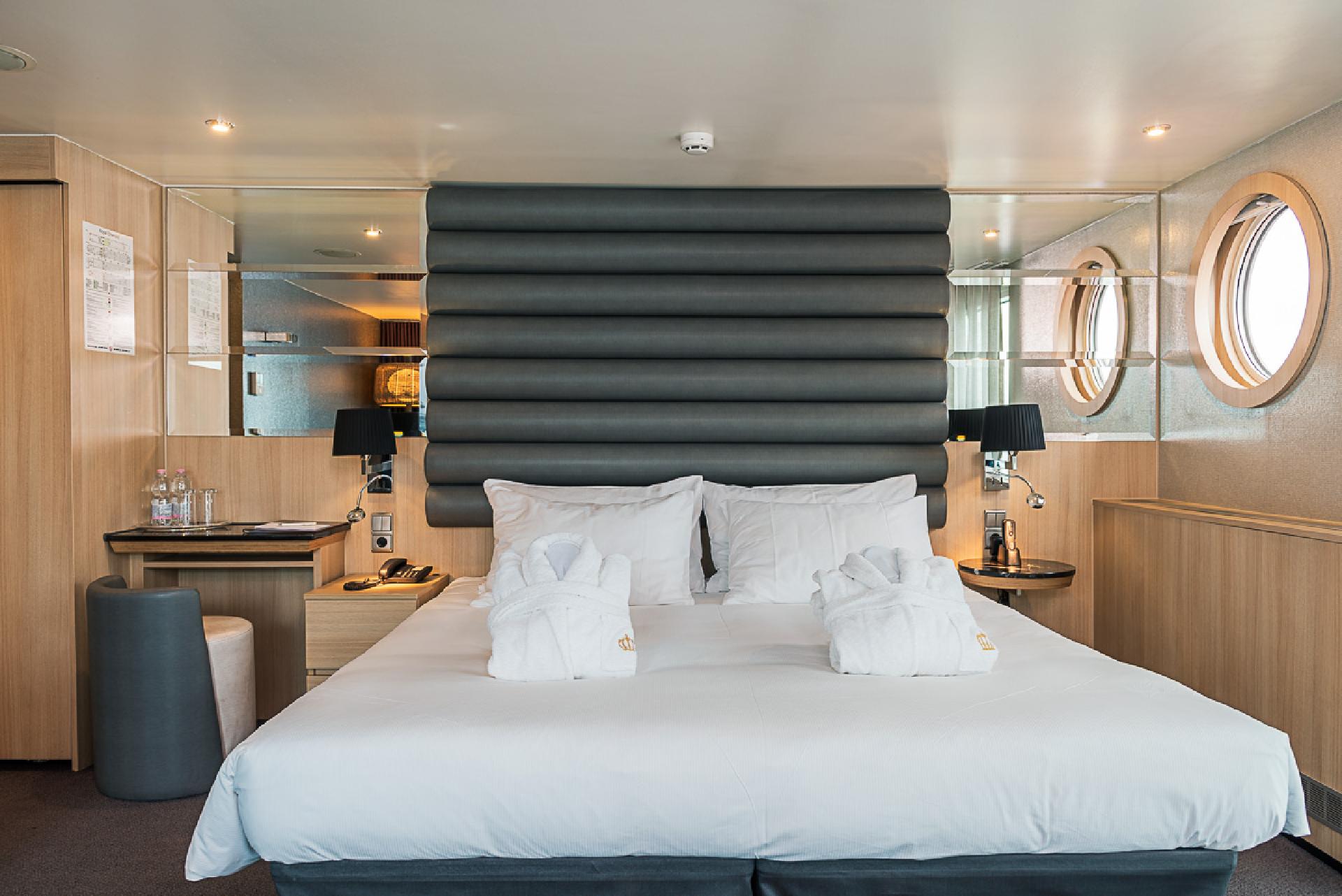 Confort y seguridad a bordo CRUCEROS FLUVIALES ICARION KD MOMENTOS CRUCEROS PAISES BAJOS CRUCEROS HOLANDA CRUCEROS BELGICA CRUCEROS DE LUJO EN ESPAÑOL LUXURY RIVER CRUISES SCENIC CRUISE SHIPS SCENIC EMERALD CRUISES ROYAL EMERALD CRUISES CRUCEROS GANTE CRUCEROS BRUJAS CRUCEROS BRUSELAS CRUCEROS AMSTERDAM CRUCEROS #KDMoments #IcarionCruceros #Cruceros #CrucerosFluviales #RiverCruises #Icarion #CrucerosIcarion #Cruceroclick